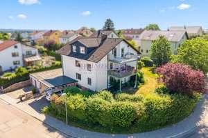 Großzügiges Dreifamilienhaus mit 2 vermieteten Einheiten und sofort bezugsfreier Maisonette-Wohnung! – Einhauser Straße 29, 93138 Lappersdorf – Vorschaubild 1