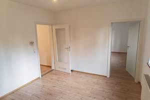 Frisch renovierte 2‑Zimmer‑Wohnung mit Garage in Augsburg‑Lechhausen – Ernst-Moritz-Arndt-Straße 25b, 86167 Lechhausen-West, Augsburg – Vorschaubild 2