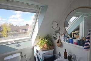 Helle, schön geschnittene Dachgeschosswohnung mit Balkon mit Aussicht ins Gr – Volmerswerther Straße 222, 40221 Bilk, Düsseldorf – Vorschaubild 11