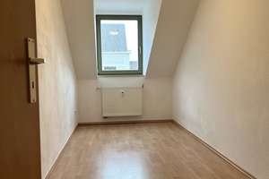 Helle 3-Raum-Dachgeschosswohnung mit Balkon und Einbauküche – Uhlandstraße 12, 9130 Sonnenberg, Chemnitz – Vorschaubild 5
