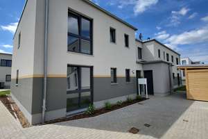 *Erstbezug* Neubau 4-Zimmer Wohnung mit eigenem Garten, EBK und PKW- Einstellplatz in Lamme