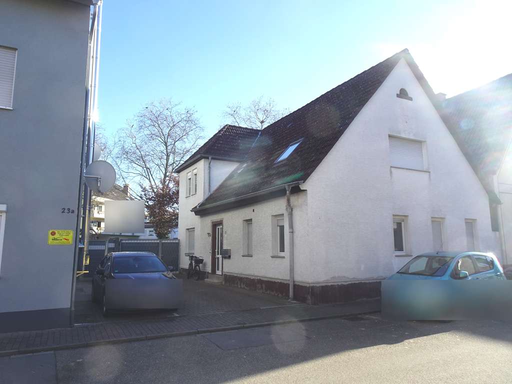 Immobilie in Viernheim - 2 Häuser mit 5 gepflegten modernisierten Wohnungen und Stellplätzen - Bild 4