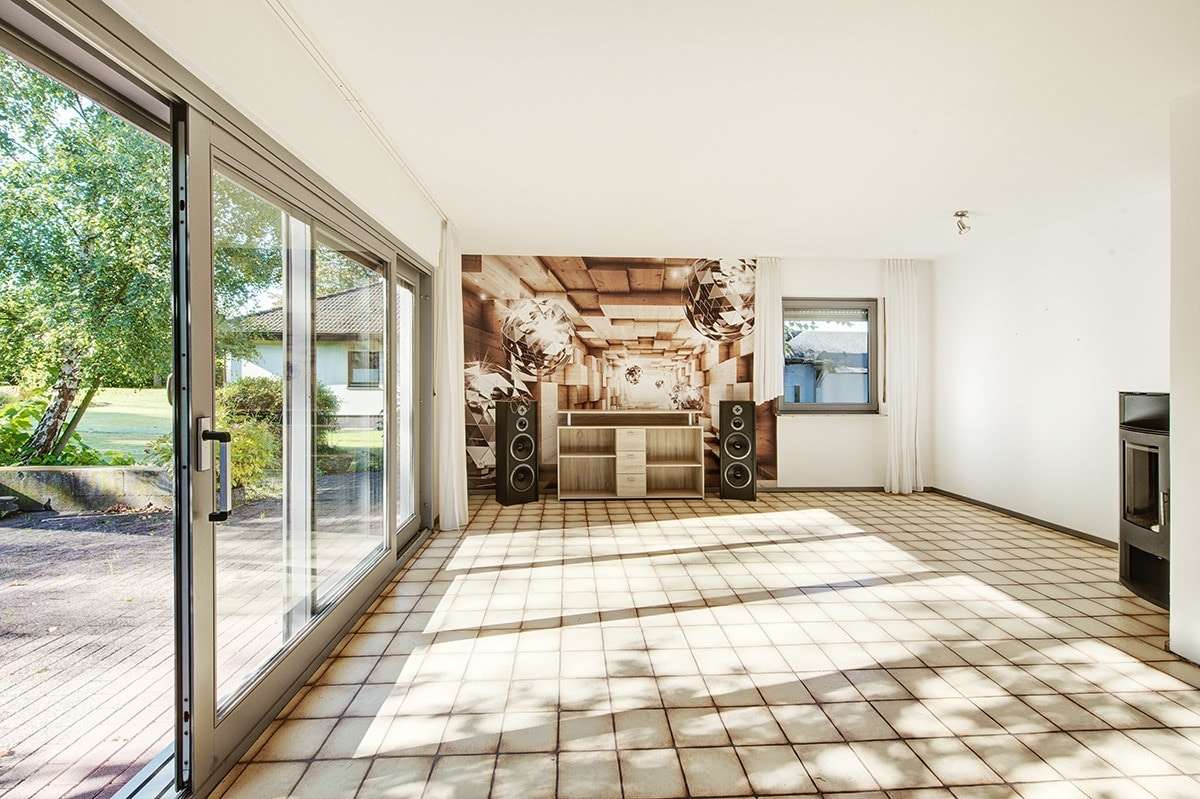 Immobilie in Weyerbusch - Ein-/Zweifamilienhaus in ruhiger Wohngegend mit nahezu ebenerdigem Gartengrundstück und Doppelgarage - Bild 6