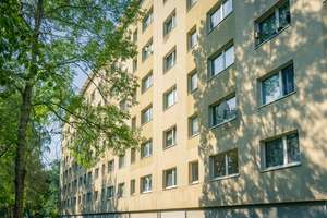 Möblierte 3-Raum-Wohnung mit Wanne – Paul-Bertz-Str. 76, 9120 Helbersdorf, Chemnitz – Vorschaubild 2