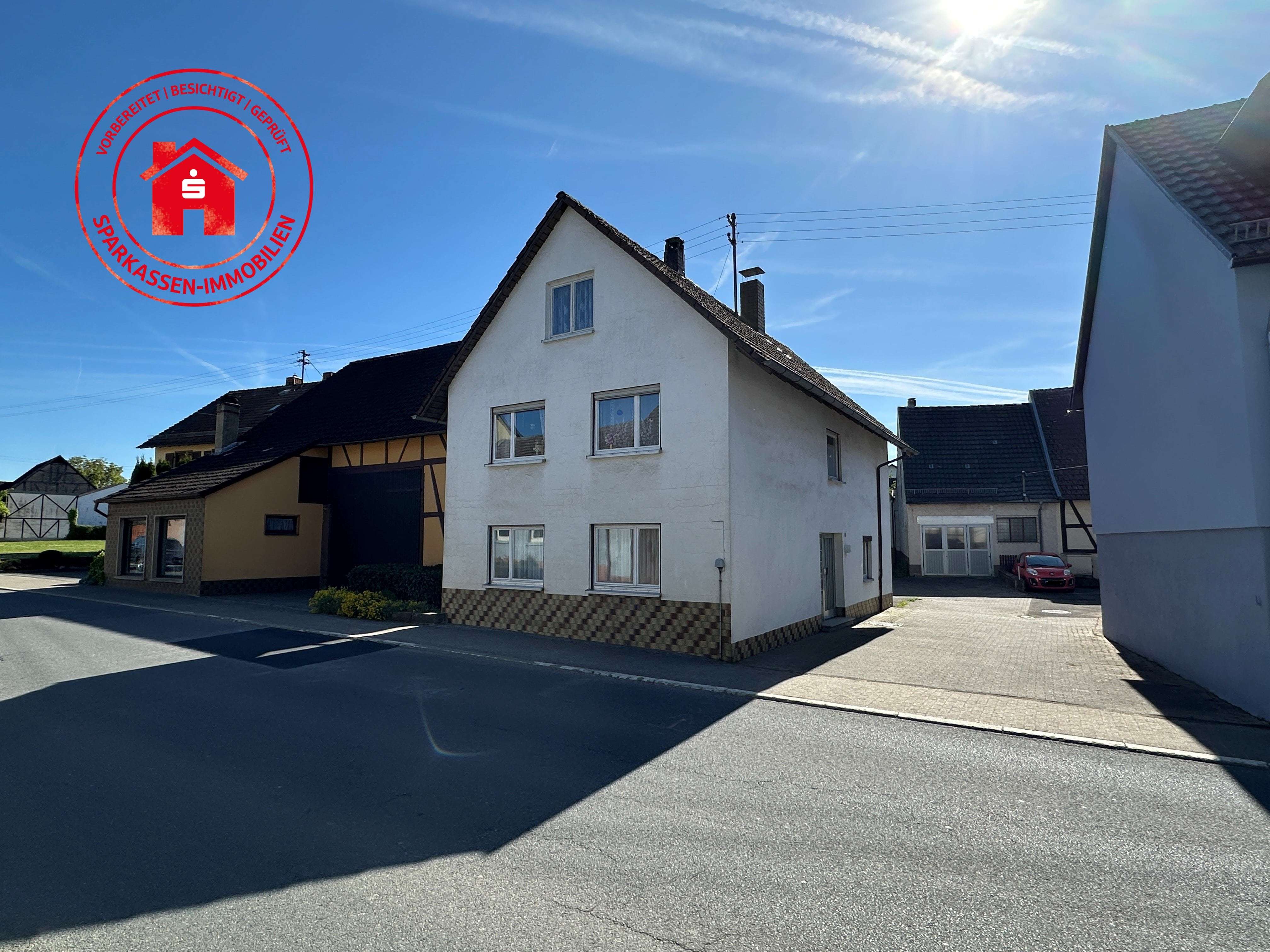 Wohnhaus mit Nebengebäude und Scheune in zentraler Lage von Hundheim, Main Tauber Kreis – Bild 1