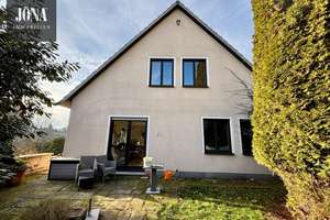 Wohnen im Grünen!
Einfamilienhaus am Fuße der Plassenburg mit Blick über Kulmbach – Die vollständige Adresse der Immobilie erhältst du vom Anbieter., 95326 Kulmbach – Vorschaubild 7