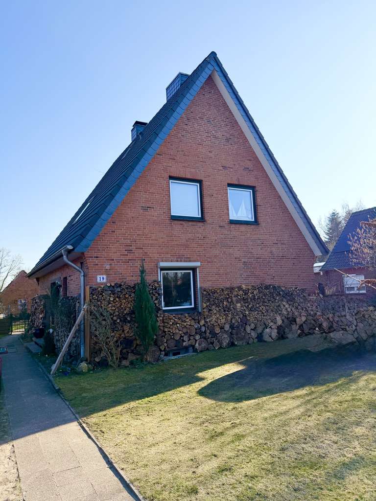 Immobilie in Westerrönfeld - Bestens familiengerechtes EFH mit Kerndämmung, neuwertigem Dach und 3-fachverglasten Fenstern! - Bild 0