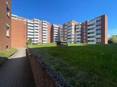 3-Zimmer Wohnung mit Loggia, Tiefgaragenstellplatz und Fahrstuhl in Empelde