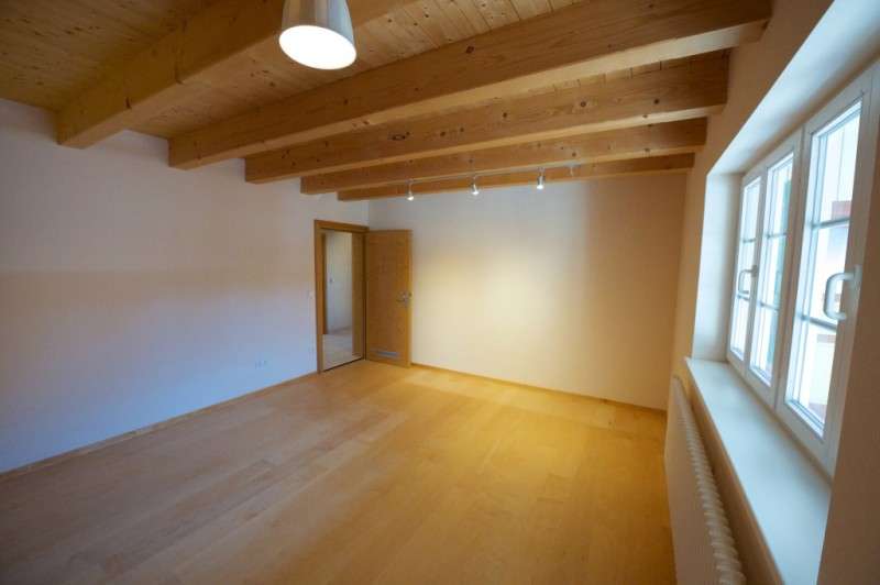 Immobilie in Reichling - UNIKAT mit traumhaftem WEITBLICK direkt am ORTSRAND!
Grosses WH / 3x ETW mit MODERNSTEM STANDARD... - Bild 3