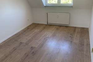 Helle Dachgeschosswohnung mit 6 Zimmern – Nibelungenstraße 68, 47057 Neudorf-Süd, Duisburg – Vorschaubild 4