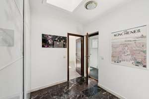Wohnen mit Aussicht: Großzügige Dachterrasse, Kamin, Lift und Einzelstellplatz in der Tiefgarage – Potsdamer Straße 11, 80802 Münchner Freiheit, München – Vorschaubild 12