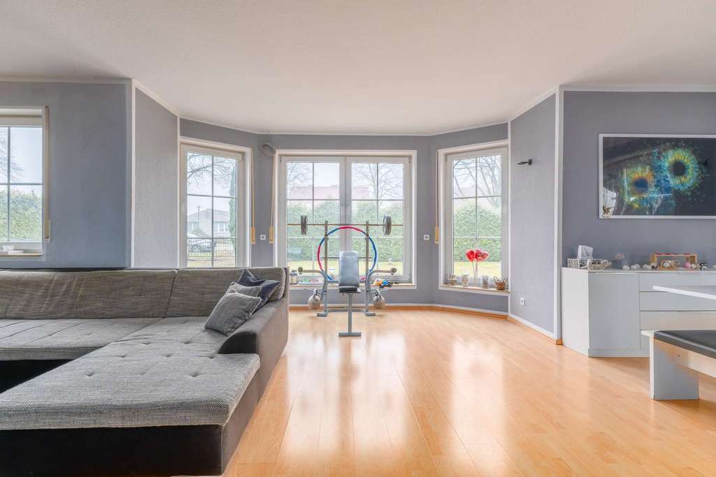 Immobilie in Märkisch Linden - KENSINGTON - EXKLUSIV -  Wohnensemble: Einfamilienhaus und Bungalow auf großzügigem Grundstück - Bild 3