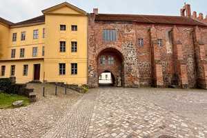 * * Blick auf die Burg Ziesar * * Wohnhaus * Innenhof * großes Gartengrundstück am Fließ * – Potsdam-Mittelmark (Kreis) – Vorschaubild 26