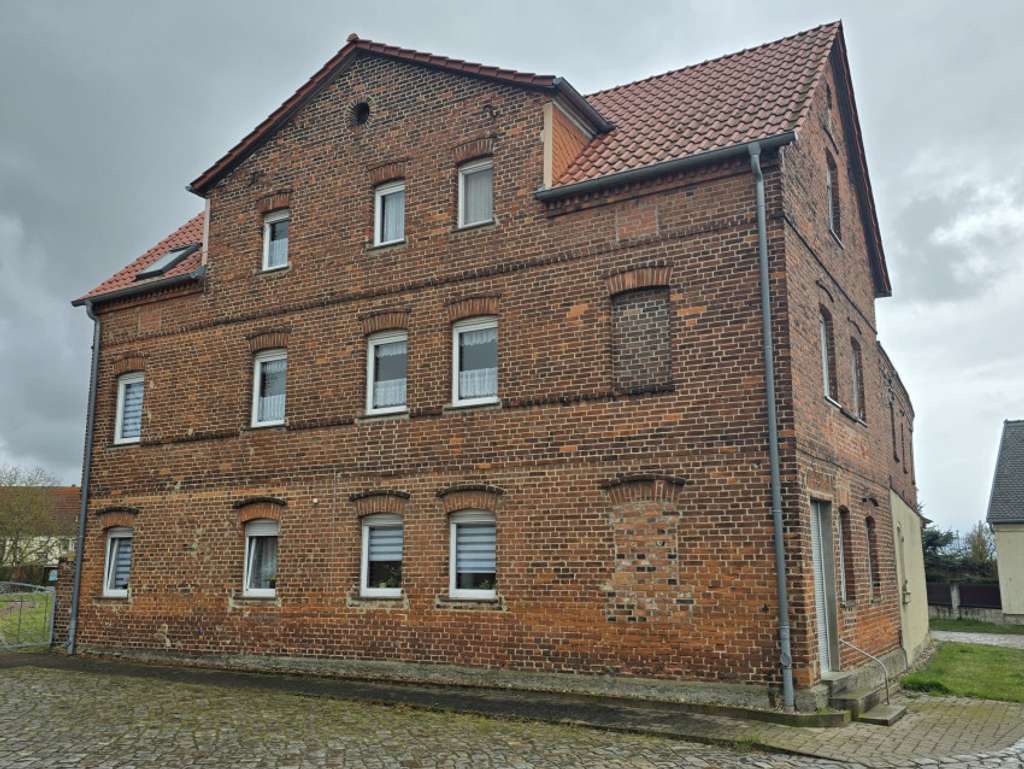 Immobilie in Bitterfeld-Wolfen - Großes Wohnhaus mit viel Potenzial! - Bild 0