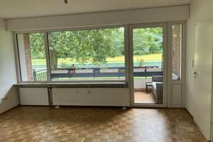 Charmante, modernisierte 3-Zimmer-Wohnung mit Balkon & Blick ins Grüne in Düsseldorf-Kaiserswerth