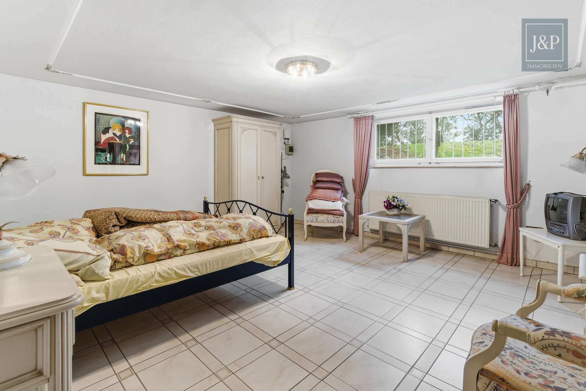 Immobilie in Liederbach - Flexibles Ein- bis Zweifamilienhaus mit großem Garten und viel Platz für die Familie - Bild 7