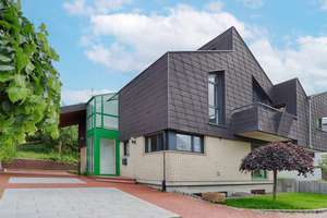 Großzügiges Design-Einfamilienhaus mit Kamin und Weitblick