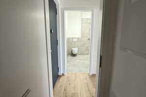 ERSTBEZUG: Exklusive 2-Zimmer Dachgeschosswohnung mit hochwertiger Einbauküche & Balkon in Mailing – Brunellenstraße 6-8, 85055 Mailing, Ingolstadt – Vorschaubild 14