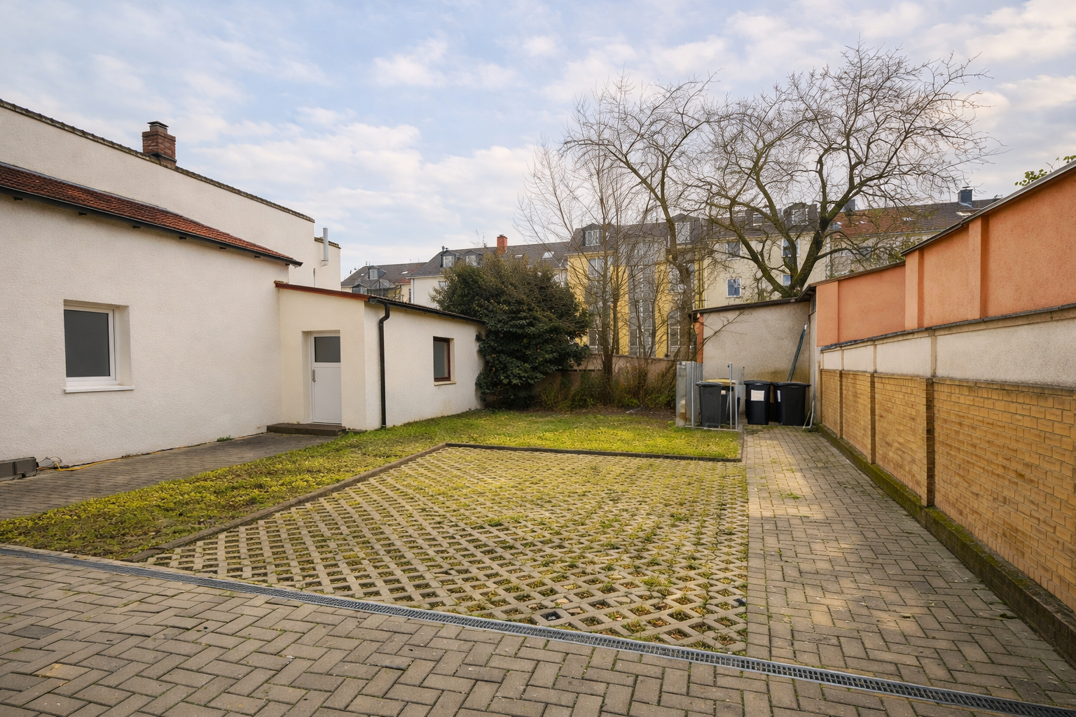 Leerstehendes Altbau-MFH mit Aufteiler-Potenzial | ca. 355 m² Wfl. | Frankfurt-Rödelheim, Frankfurt am Main – Bild 2