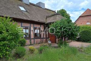 Großzügiges Doppelhaus mit Reetdach in guter Lage von Vierhöfen – Die vollständige Adresse der Immobilie erhältst du vom Anbieter., 21444 Vierhöfen – Vorschaubild 2