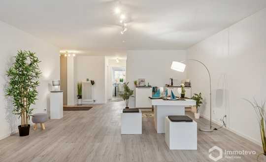 Kernsaniertes Wohnglück: Lichtdurchflutete 3-Zimmer-Wohnung mit offener Küche & großen Balkon