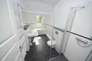 Hochwertig sanierte Maisonettewohnung mit Balkon, Fußbodenheizung und Parkettboden! – Beethovenstraße 22, 9130 Chemnitz – Vorschaubild 7