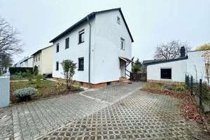 Bestand trifft Zukunft: MFH mit Baureserve für EFH unter Bodenrichtwert! – Die vollständige Adresse der Immobilie erhältst du vom Anbieter., 64347 Griesheim – Vorschaubild 3