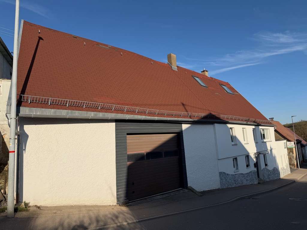 Immobilie in Steinheim am Albuch - Einfamilienhaus mit separater Gewerbeeinheit & großer Scheune in gesuchter Wohnlage von Söhnstetten - Bild 2