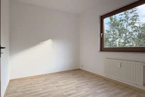 Großzügige 4,5-Zimmer-Wohnung mit Balkon in beliebter Wohnlage von Villingen-Schwenningen – Wilstorfstraße 42, 78050 Villingen, Villingen-Schwenningen – Vorschaubild 6