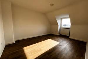 Ihr neues Zuhause: Frisch saniertes Dachgeschoss mit Wohlfühlfaktor – Die vollständige Adresse der Immobilie erhältst du vom Anbieter., 45888 Bulmke-Hüllen, Gelsenkirchen – Vorschaubild 2