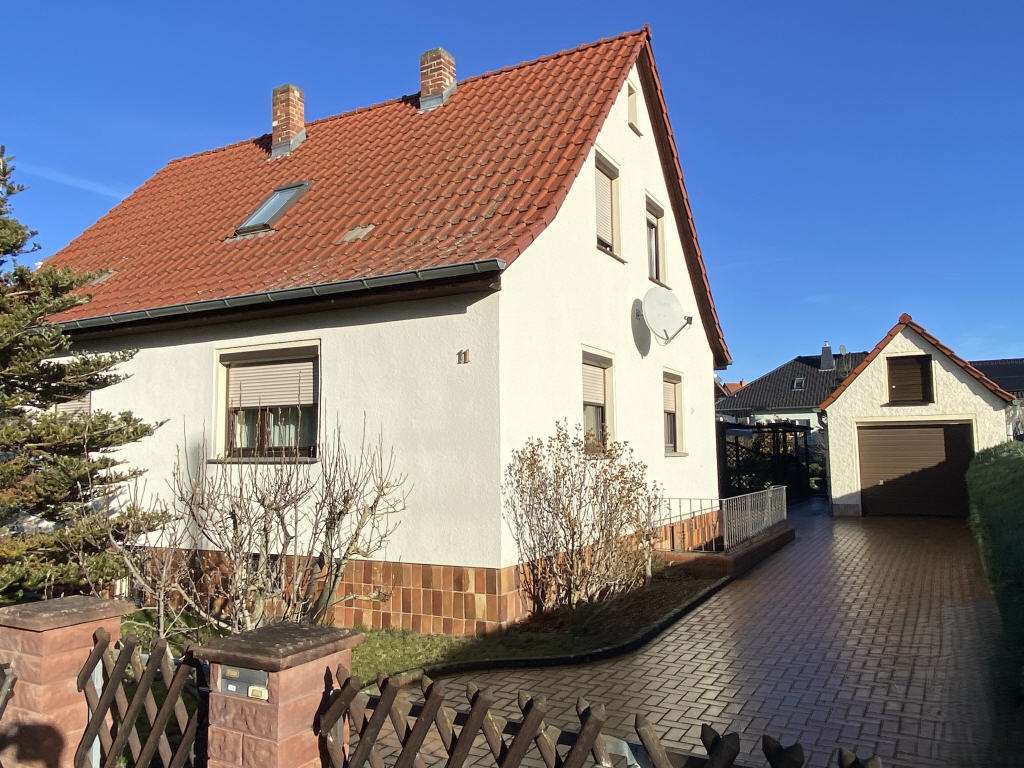 Immobilie in Hirschstein - Ankommen &amp; Wohlfühlen: Großzügiges Einfamilienhaus mit großzügigem Garten, Balkon u.v.m.... - Bild 1