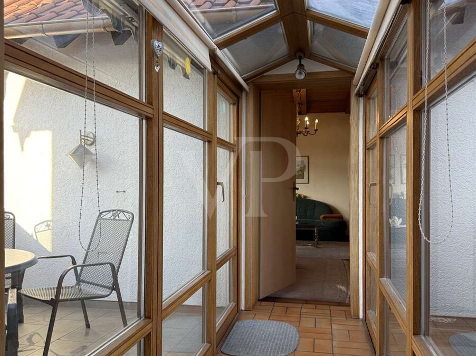 Verbindungssteg zwischen beide