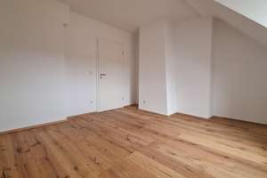 LEERSTEHENDE KERNSANIERTE 2 ZKB DG-WOHNUNG, NOBILIA-EBK UND KELLER IN RUHIGER LAGE OHNE PROVISION – Zorndorfstraße 17, 50737 Weidenpesch, Köln – Vorschaubild 8