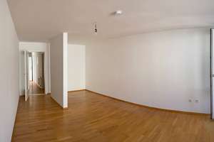 Renovierte stilvolle 1-Zimmer-Wohnung mit EBK und Balkon in München-Schwabing 