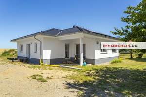 IMMOBERLIN.DE - Moderner Bungalow mit traumhaftem Sonnengarten & verpachtetem Land – Die vollständige Adresse der Immobilie erhältst du vom Anbieter., 16259 Falkenberg – Vorschaubild 2
