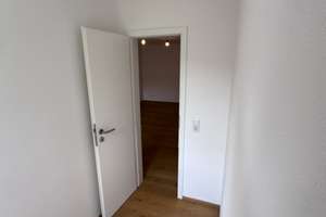Lebendig wohnen: 3-Zimmer-Wohnung mit Terrasse und Garten in Schwandorf – Die vollständige Adresse der Immobilie erhältst du vom Anbieter., 92421 Schwandorf – Vorschaubild 9