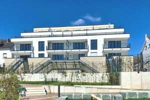 helle und moderne Neubauwohnung mit eigenem Gartenanteil