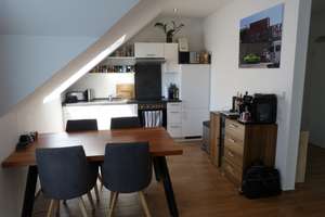 Neuwertige Dachgeschosswohnung mit EBK und Balkon in Ingolstadt-Nord – Grillparzerstraße 14a, 85055 Nordost, Ingolstadt – Vorschaubild 3