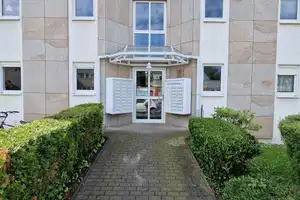 2- Zimmer Wohnung mit Balkon, Einbauküche und KFZ-Stellplatz – Köln – Vorschaubild 2