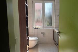 * Untertürkheim: Sehr schöne, großzügige 4,5-Zi.-Wohnung direkt an den Weinbergen * EBK * TL-Bad * – Die vollständige Adresse der Immobilie erhältst du vom Anbieter., 70327 Untertürkheim (Ortsteil), Stuttgart – Vorschaubild 9