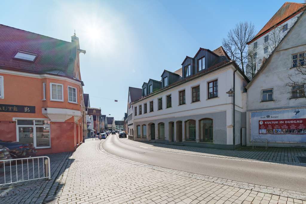 Immobilie in Burgau - Denkmalgeschütztes Wohn- und Geschäftshaus im Stadtzentrum Burgau - Bild 1
