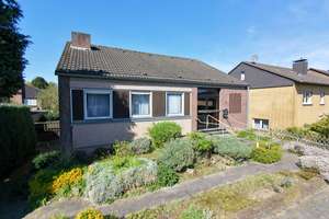 Freistehendes Einfamilienhaus mit Garage und Vollkeller in einer  Sackgasse – In der Aue 8, 47533 Kleve – Vorschaubild 3