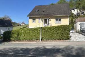 Zwei-Dreifamilienhaus mit Garage, Garten, Terrasse und Balkon in ruhiger Lage... – Märkischer Kreis – Vorschaubild 2