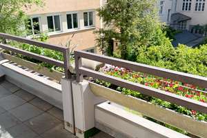 **Im Herzen der Stadt und voller Möglichkeiten: 2 Zimmer mit Balkon ins Grüne** – 80538 Englischer Garten, München – Vorschaubild 5