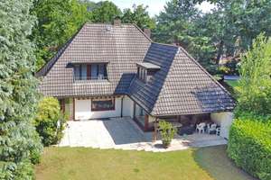 Großzügiges Architektenhaus mit Doppelgarage auf großem Grundstück in Hamburg-Wellingsbüttel – Die vollständige Adresse der Immobilie erhältst du vom Anbieter., 22391 Wellingsbüttel, Hamburg – Vorschaubild 3