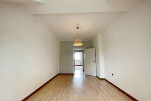 Großzügig geschnittene und leerstehende 3-Zimmer-Dachgeschosswohnung in urbaner Bilker Wohnlage! – Die vollständige Adresse der Immobilie erhältst du vom Anbieter., 40223 Bilk, Düsseldorf – Vorschaubild 6