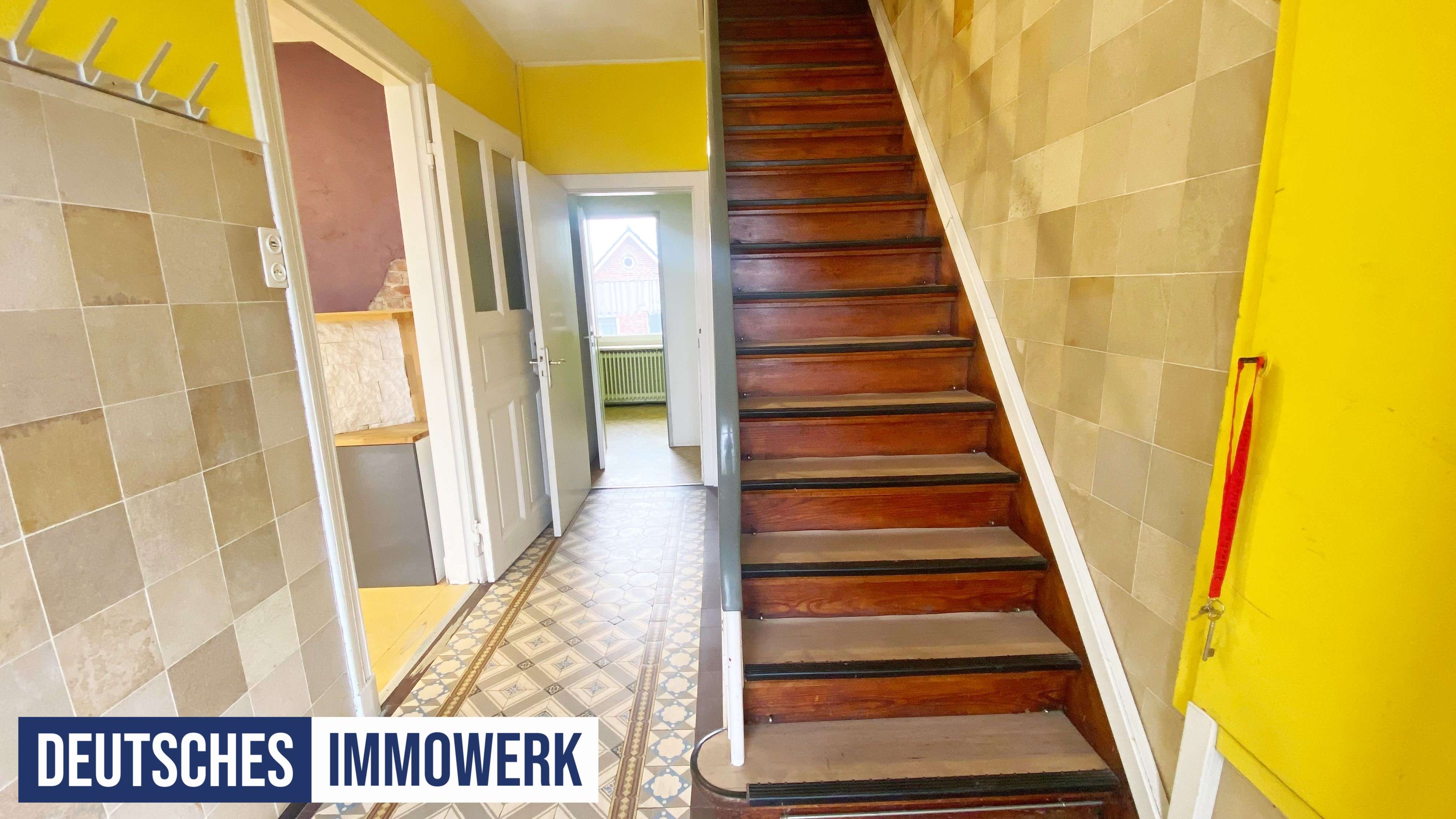 Wohn- und Geschäftshaus mit 2 Wohn- sowie einer Gewerbeeinheit in gefragter Lage von HH-Finkenwerder, Hamburg – Bild 4