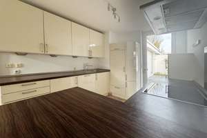 Lichtdurchfluteter Atrium Bungalow (4-Zimmer) mit Garten in Gräfelfing in ruhiger, sonniger Lage – Die vollständige Adresse der Immobilie erhältst du vom Anbieter., 82166 Gräfelfing – Vorschaubild 5
