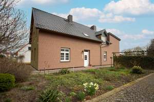 Bezugsfreies Wohnhaus mit sieben Zimmer, Nebengebäude, großem Grundstück und guter Anbindung – Die vollständige Adresse der Immobilie erhältst du vom Anbieter., 18465 Tribsees – Vorschaubild 3