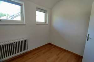 Lichtdurchflutete 4½-Zimmer-Gartenwohnung mit 2 Balkonen, schöner EBK - Privacy, S2 U-Menzing – Die vollständige Adresse der Immobilie erhältst du vom Anbieter., 80997 Allach, München – Vorschaubild 12